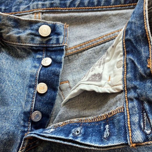 Levi’s - Picture 3 of 5